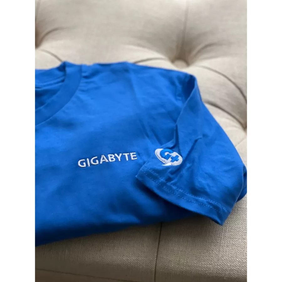 [ GIGYBYTE ]電繡小標圓T