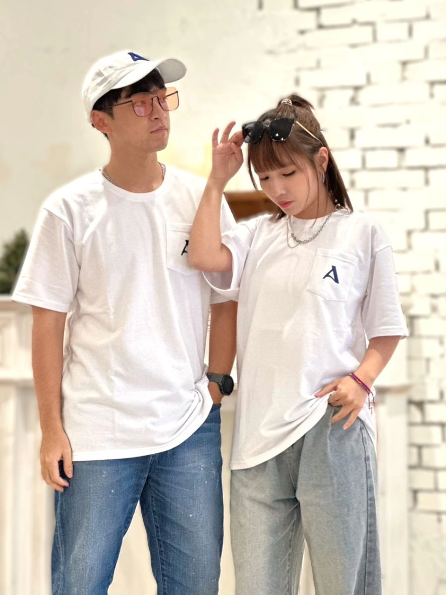 [力曼]電繡LOGO口袋圓T 