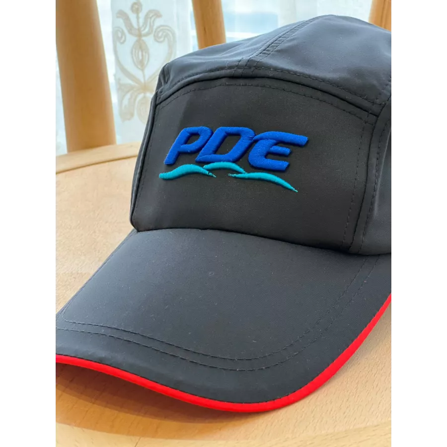 六片設計剪接立體繡帽