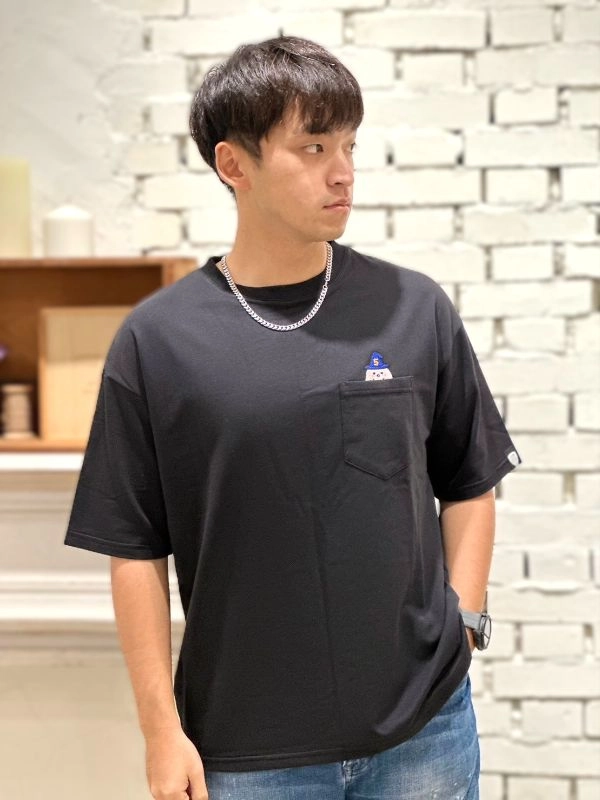 [三個麻瓜]電繡口袋落肩圓T